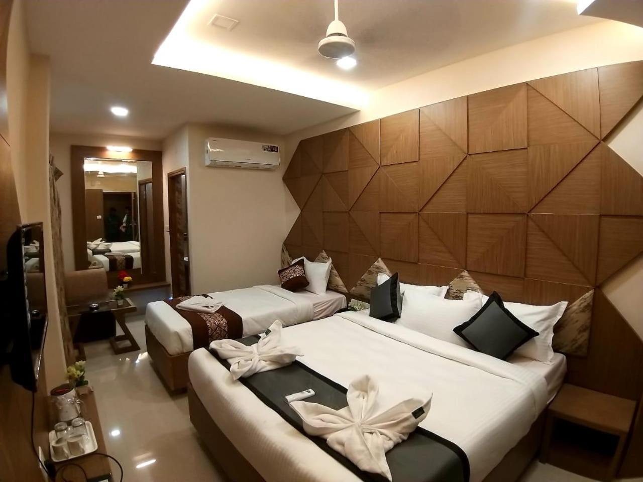 Grand Elegant Hotel Ченай Екстериор снимка