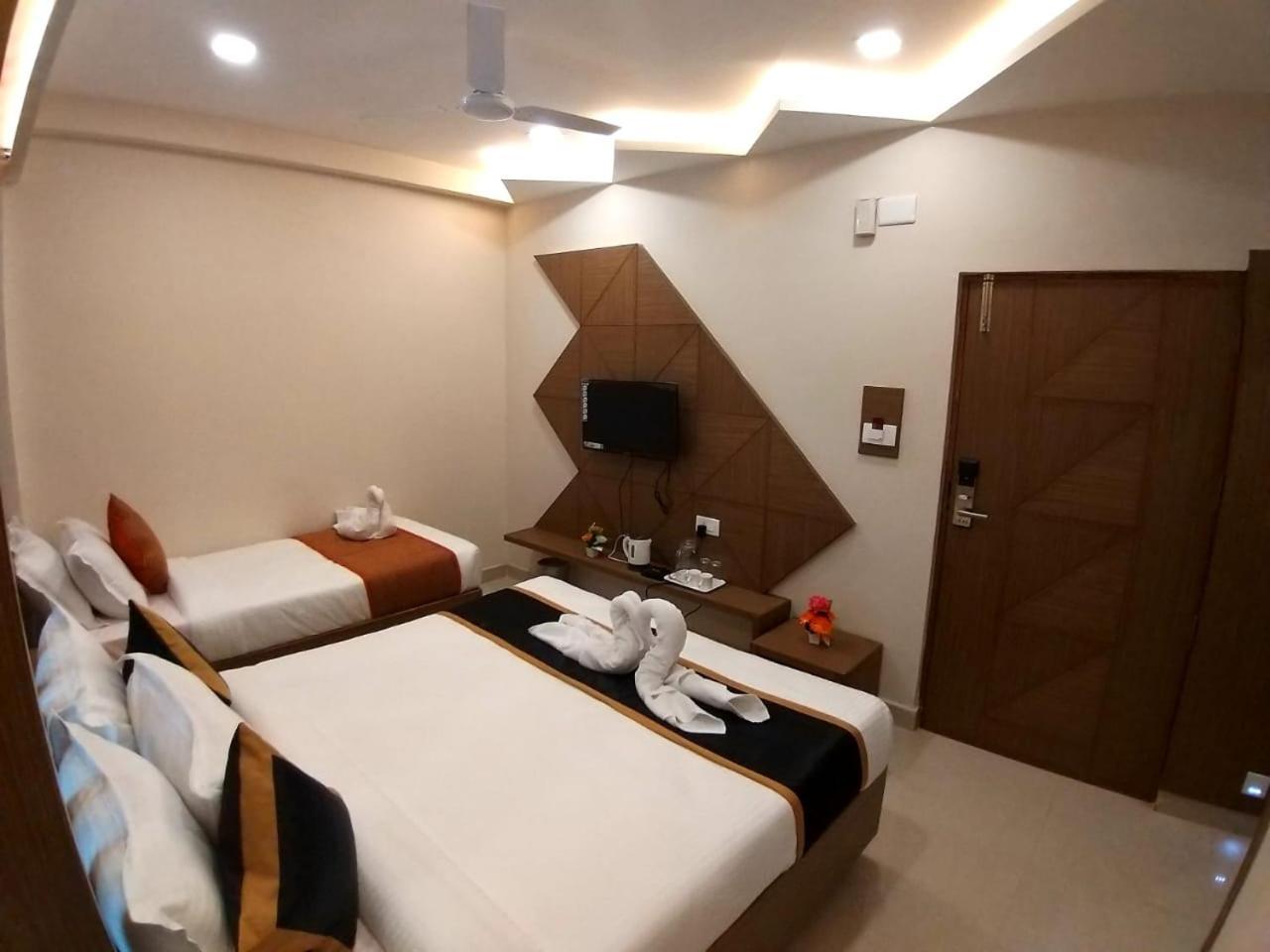 Grand Elegant Hotel Ченай Екстериор снимка