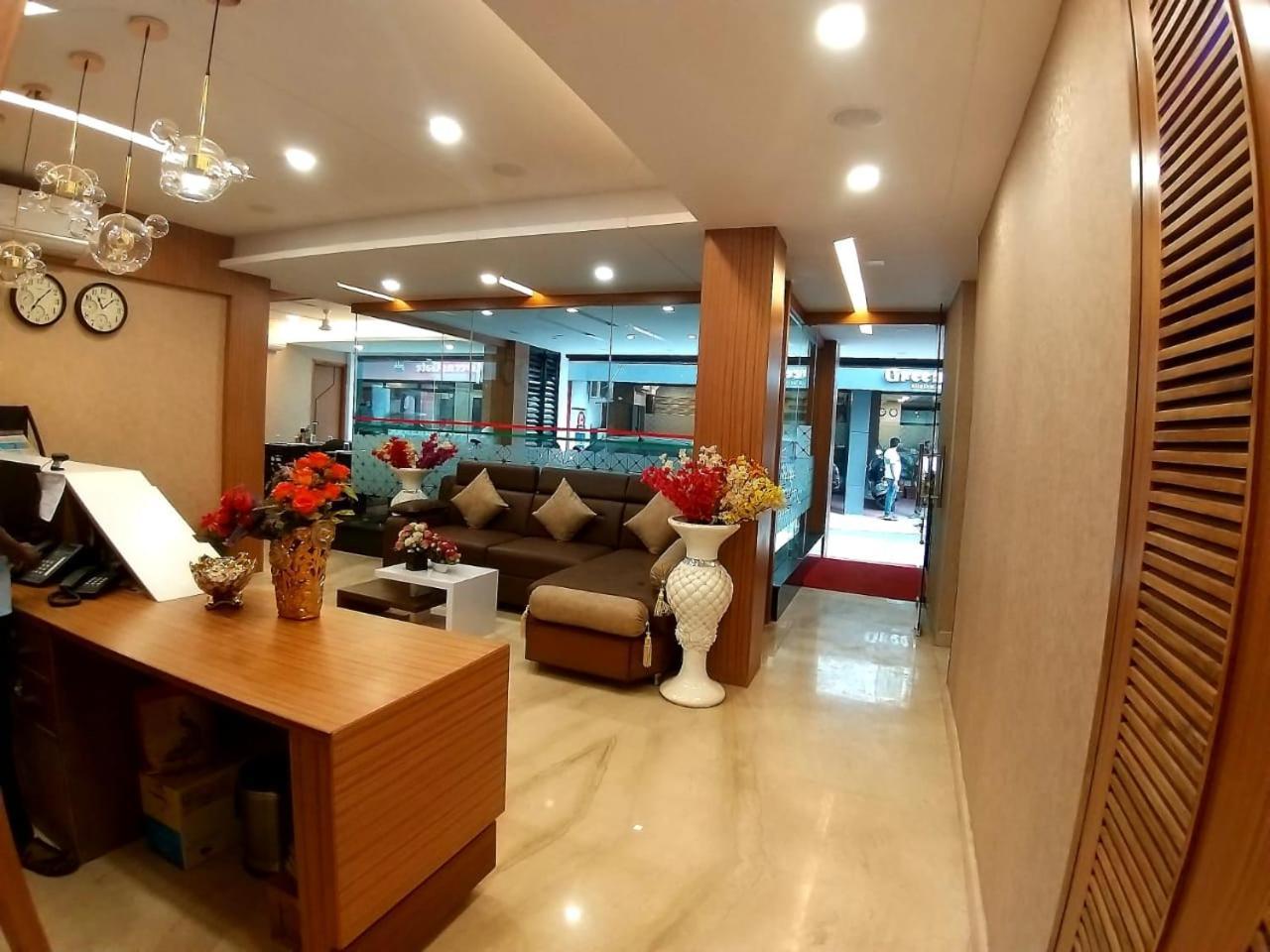 Grand Elegant Hotel Ченай Екстериор снимка