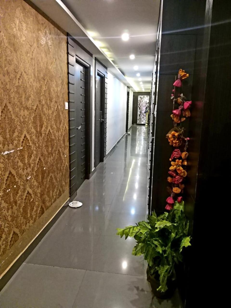 Grand Elegant Hotel Ченай Екстериор снимка